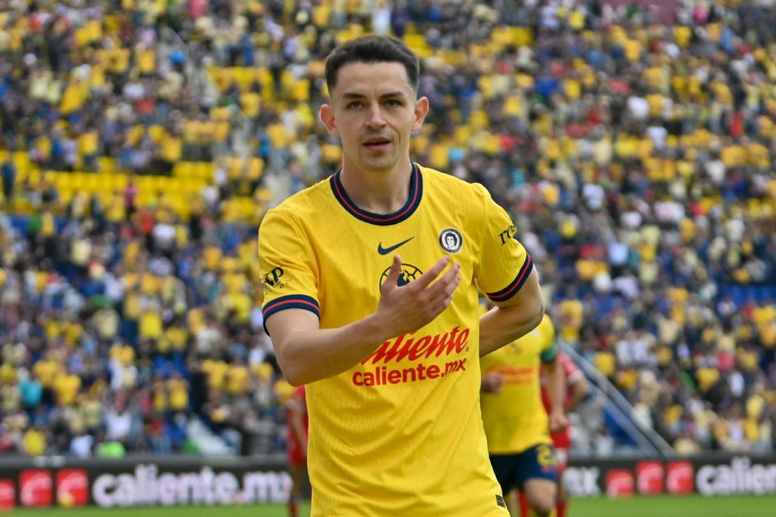 América golea 3-0 al Toluca y se mantiene en segundo lugar de la tabla general (Videos)