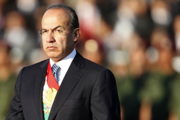 Felipe Calderón acusado por traición a la patria y financiamiento de terrorismo