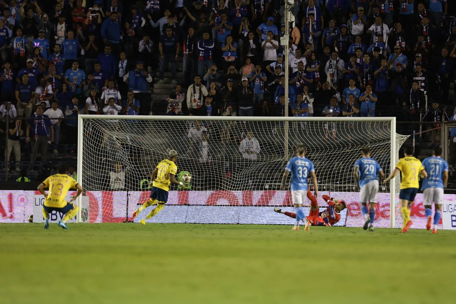 Revelan audios del VAR del partido de Cruz Azul vs. América (Video)