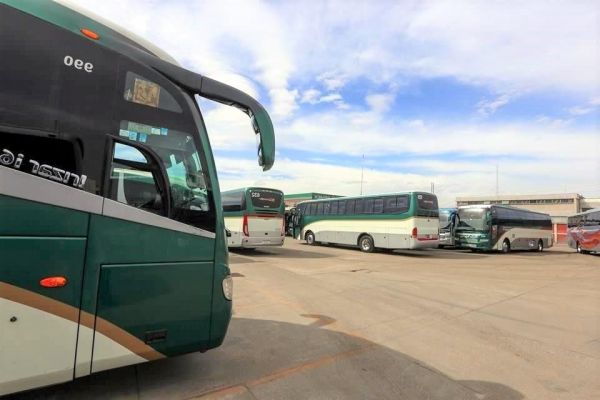 Autobuses turísticos circulan sin cumplir requisitos de ley. 