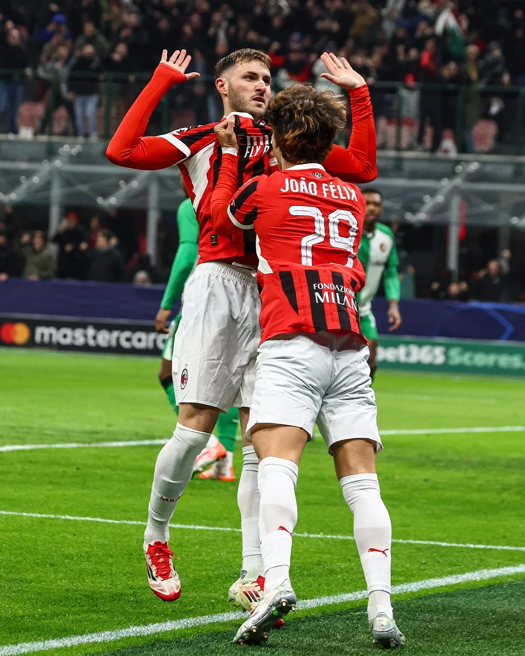 Feyenoord eliminó al Milan de la Champions League pese al gol de Santiago Gimenez