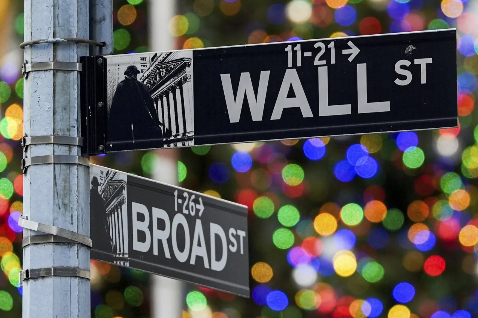 Wall Street cierra última jornada del año a la baja, pero tiene otro año récord