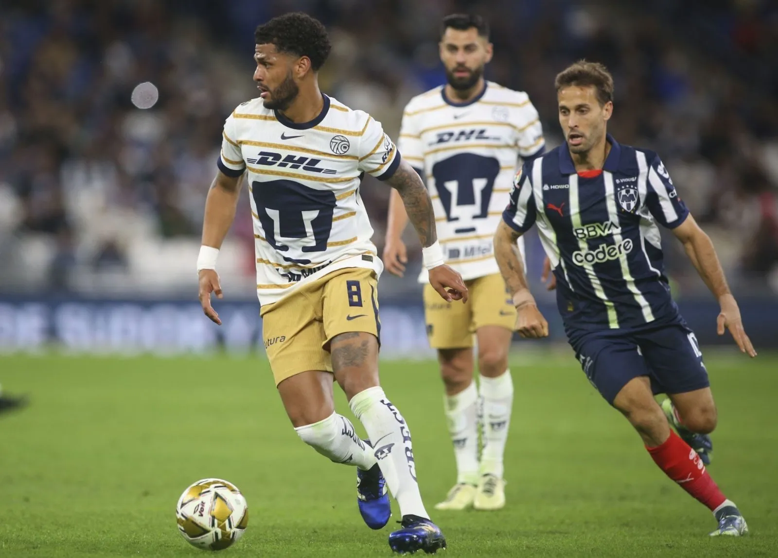 Monterrey logra magra ventaja en casa ante Pumas (Video)