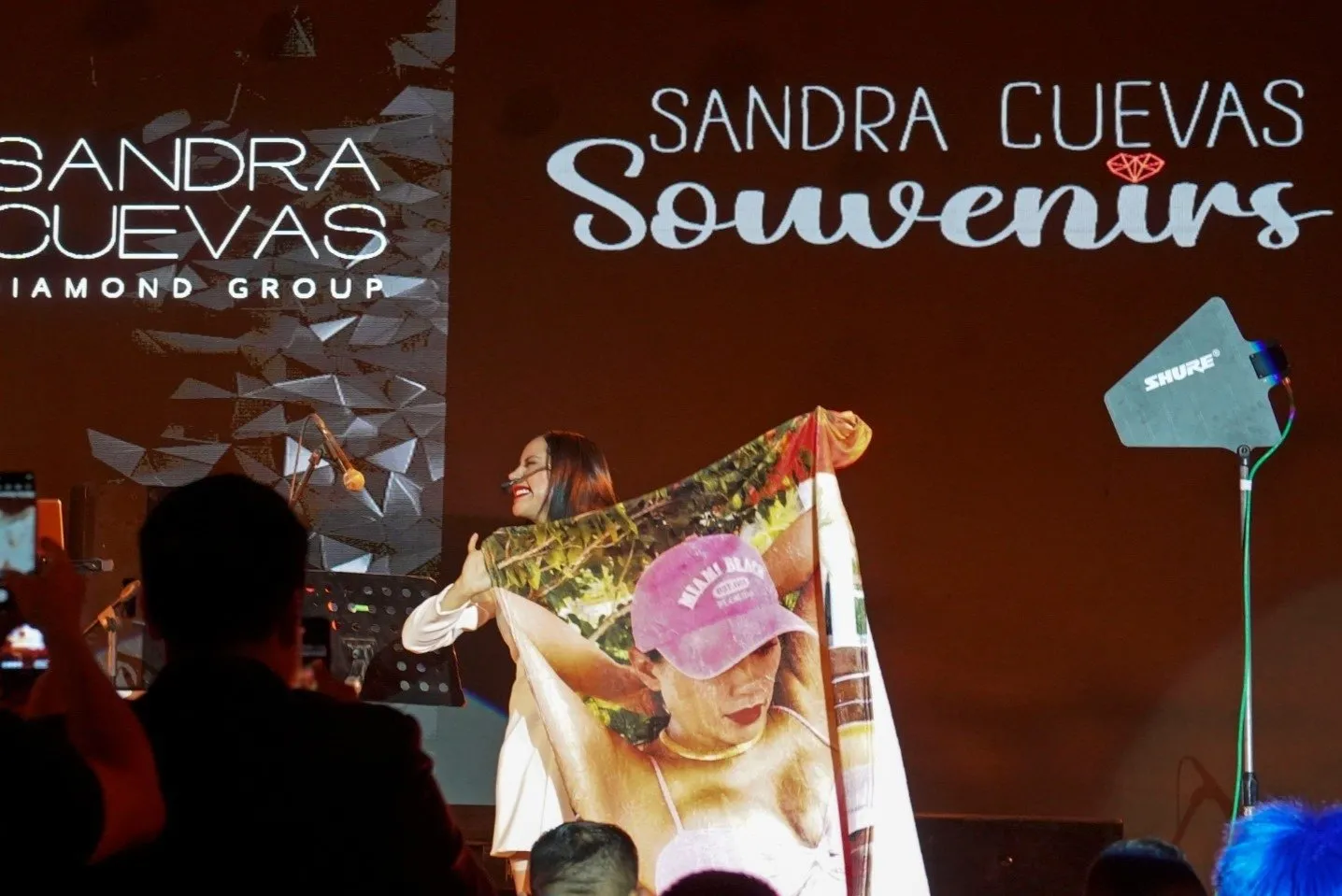 Sandra Cuevas lanza conglomerado de 10 marcas para financiar su proyecto político